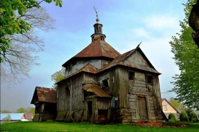 100 фото покинутих українських храмів Польщі