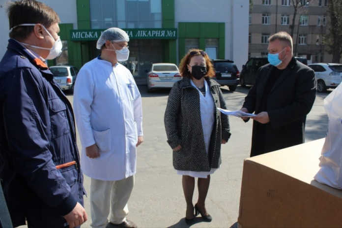 Фонд Порошенка передав реанімаційне обладнання Вінницькій міській лікарні №1