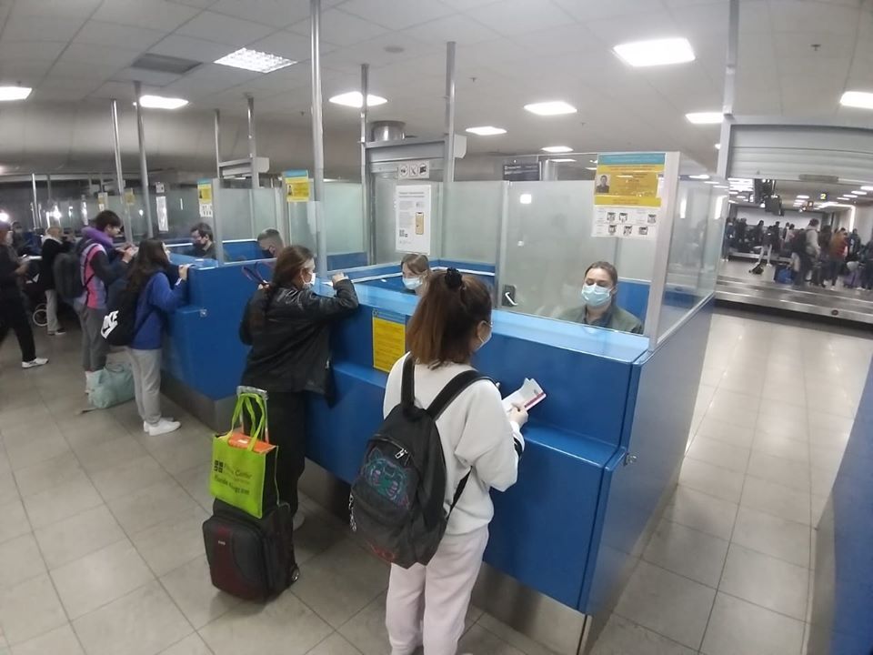 Пасажири евакуаційного рейсу із США у Борисполі