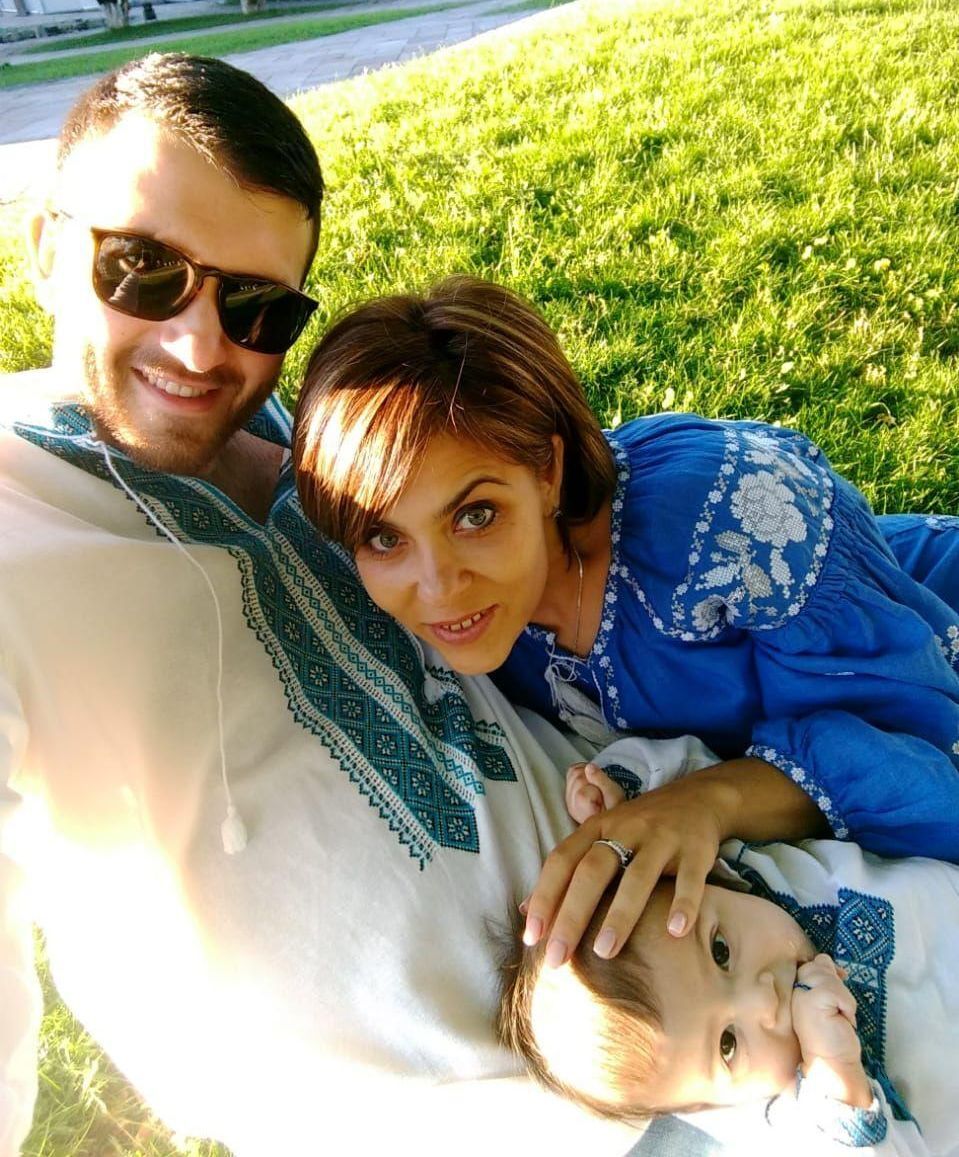 Ніна Карасевич із чоловіком і сином