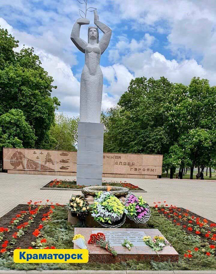 Сивохо заявив, що 9 травня його команда поклала квіти в Донецьку. Фото