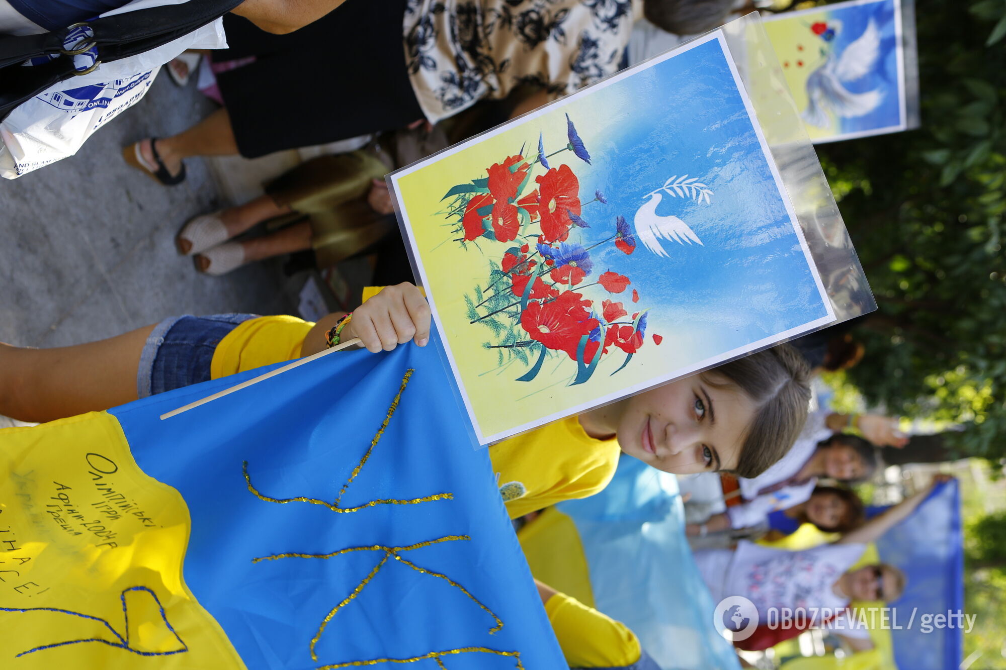 Михайло Грушевський затвердив жовто-синій прапор. У сучасній Конституції України національний прапор – синьо-жовтий