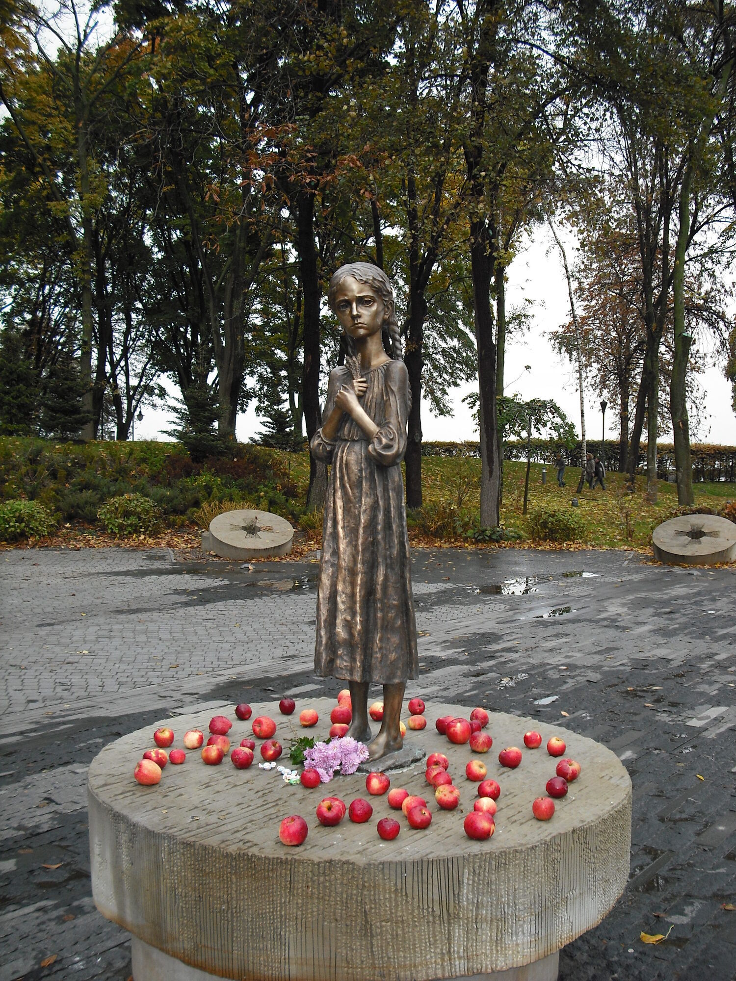 Пам'ятник жертвам Голодомору 1932-1933 років у Києві