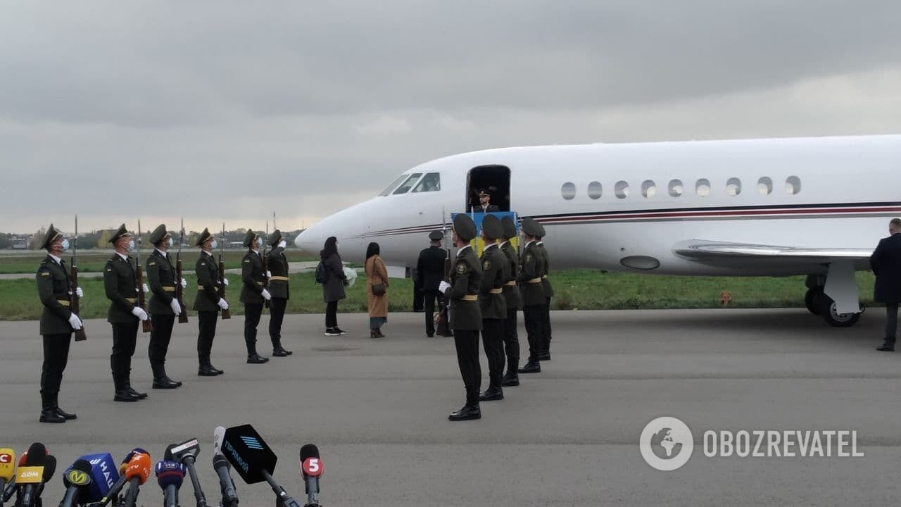 Літак з Марківим приземлився в аеропорту "Київ".