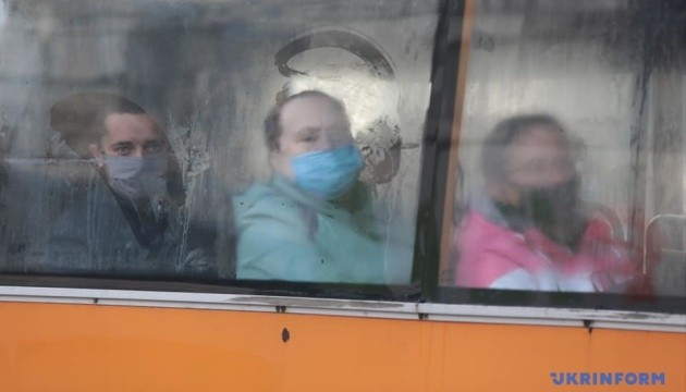 Громадському транспорту в Києві дозволили брати більше пасажирів