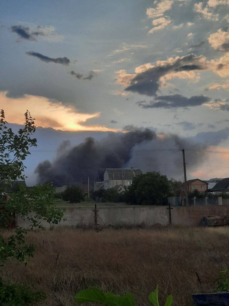 Ввечері 20 серпня ЗСУ нанесли вогневий удар по аеродромі в окупованій Чорнобаївці 01