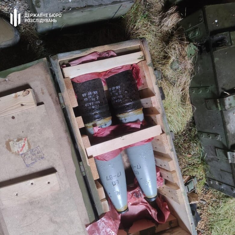 ДБР виявило на околиці Балаклії запасний командний пункт окупантів з великим арсеналом боєприпасів та техніки 01